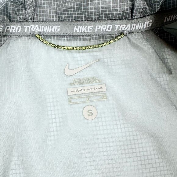 Nike pro training lightweight sheer windbreaker jacket S - Picture 5 of 10
